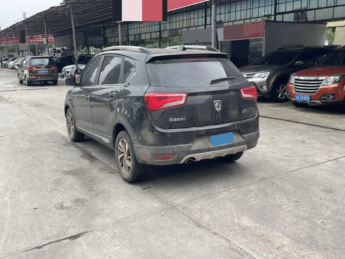 2015 BaoJun 560 1.8L 137HP L4 5MT,autocango,china used car exporter,china ev exporter,chinese used car exporter,chinese used ev exporter
