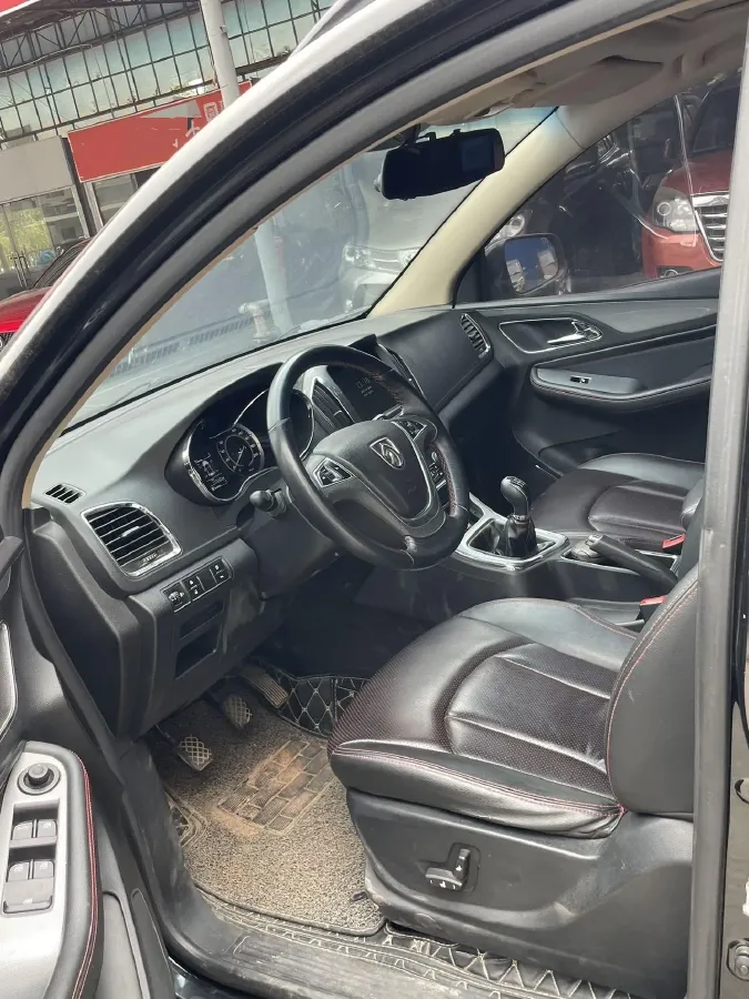 2015 BaoJun 560 1.8L 137HP L4 5MT,autocango,china used car exporter,china ev exporter,chinese used car exporter,chinese used ev exporter