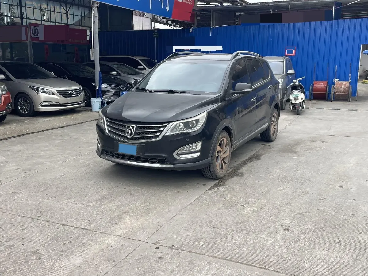 2015 BaoJun 560 1.8L 137HP L4 5MT,autocango,china used car exporter,china ev exporter,chinese used car exporter,chinese used ev exporter