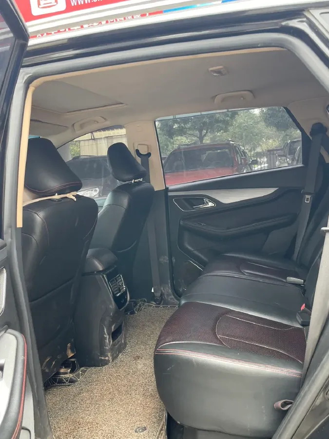 2015 BaoJun 560 1.8L 137HP L4 5MT,autocango,china used car exporter,china ev exporter,chinese used car exporter,chinese used ev exporter