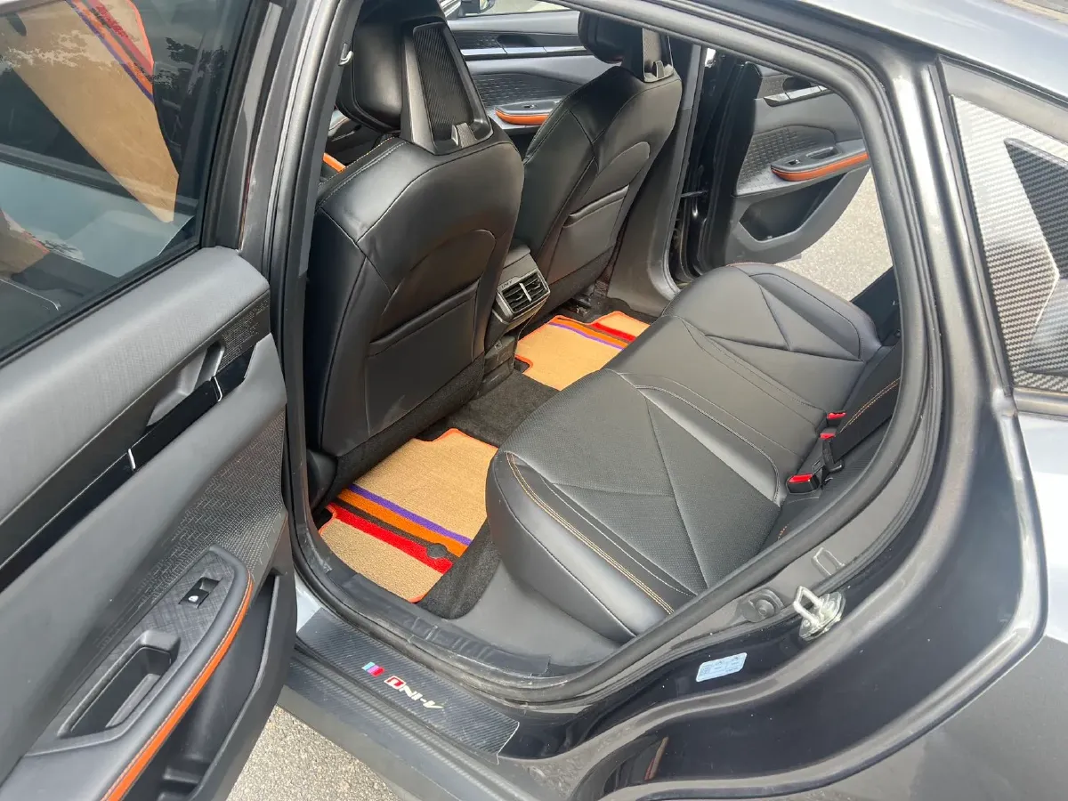 2023 ChangAn UNI-V iDD 1.5T 170HP L4 6TCT PHEV 18.4KWH,autocango,china used car exporter,china ev exporter,chinese used car exporter,chinese used ev exporter