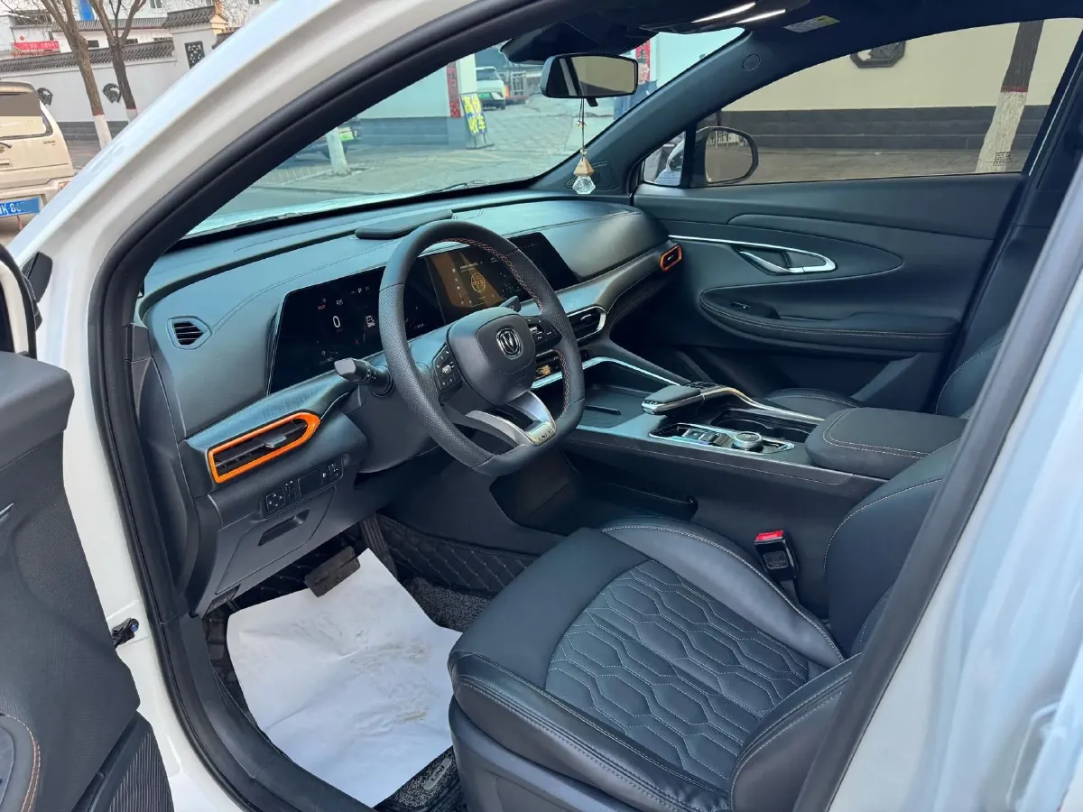 2022 ChangAn UNI-T 1.5T 188HP L4 7DCT,autocango,china used car exporter,china ev exporter,chinese used car exporter,chinese used ev exporter