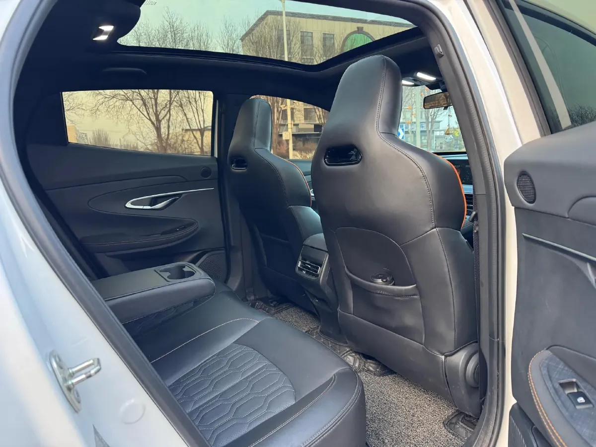 2022 ChangAn UNI-T 1.5T 188HP L4 7DCT,autocango,china used car exporter,china ev exporter,chinese used car exporter,chinese used ev exporter