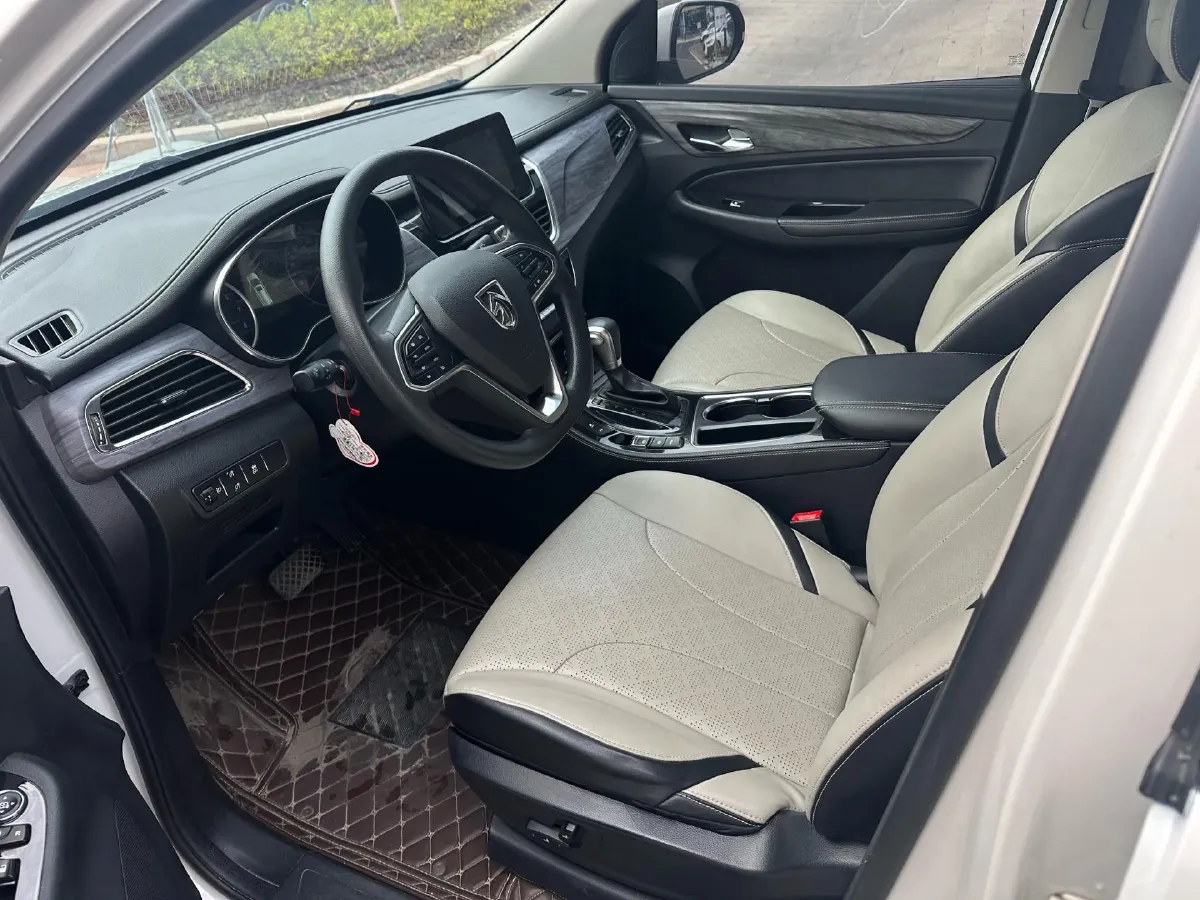 2019 BaoJun 730 1.5T 147HP L4 CVT,autocango,china used car exporter,china ev exporter,chinese used car exporter,chinese used ev exporter