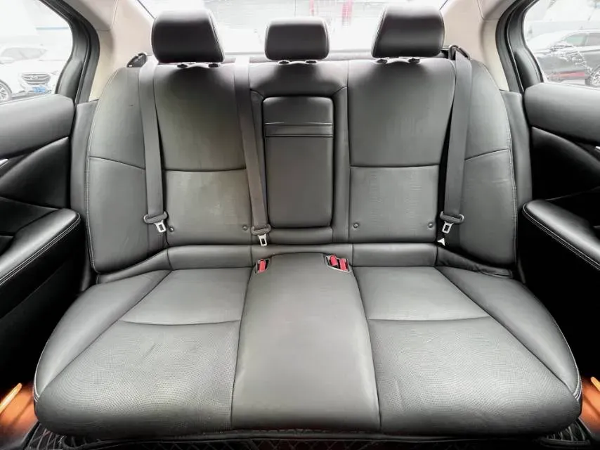 2018 Jeep Grand Commander 2.0T 265HP L4 9AT,autocango,china used car exporter,china ev exporter,chinese used car exporter,chinese used ev exporter