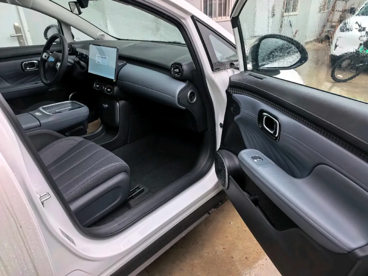 2025 Aion AION UT BEV,autocango,china used car exporter,china ev exporter,chinese used car exporter,chinese used ev exporter