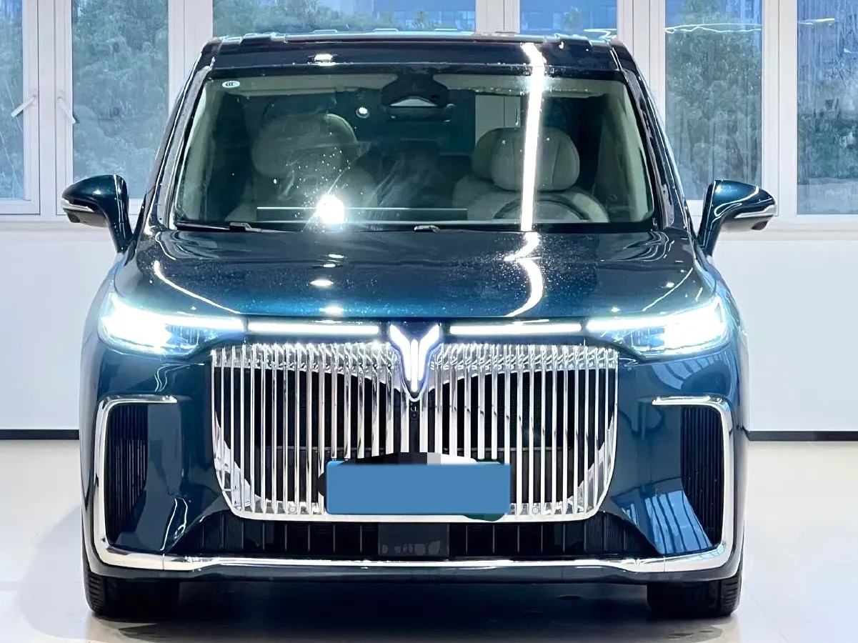 2025 Voyah Dream 1.5T 150HP L4 PHEV 41.7KWH,autocango,china used car exporter,china ev exporter,chinese used car exporter,chinese used ev exporter