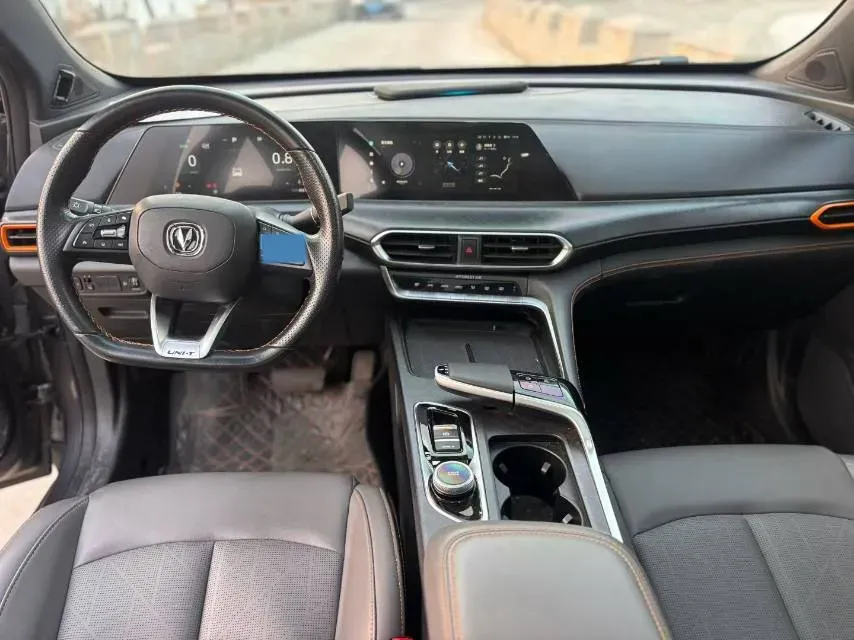 2022 ChangAn UNI-T 1.5T 188HP L4 7DCT,autocango,china used car exporter,china ev exporter,chinese used car exporter,chinese used ev exporter