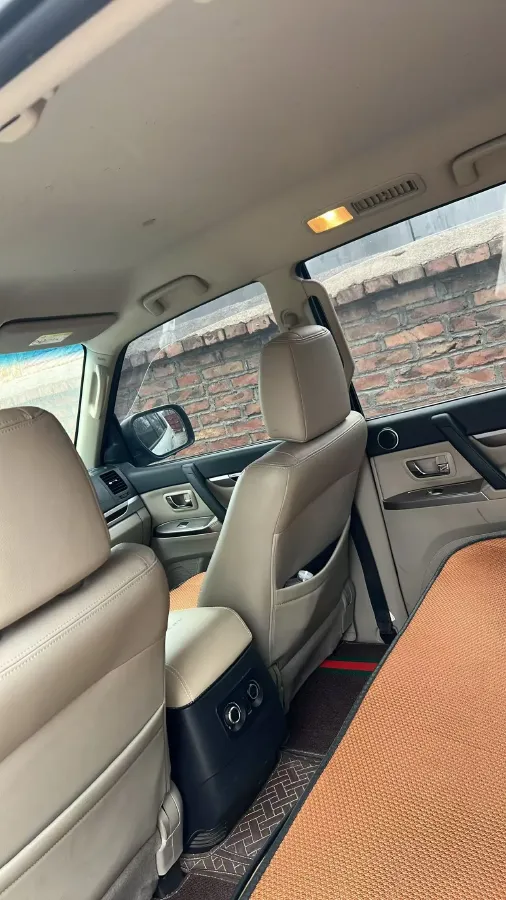 2018 Mitsubishi Pajero 3.0L 174HP V6 5AT,autocango,china used car exporter,china ev exporter,chinese used car exporter,chinese used ev exporter