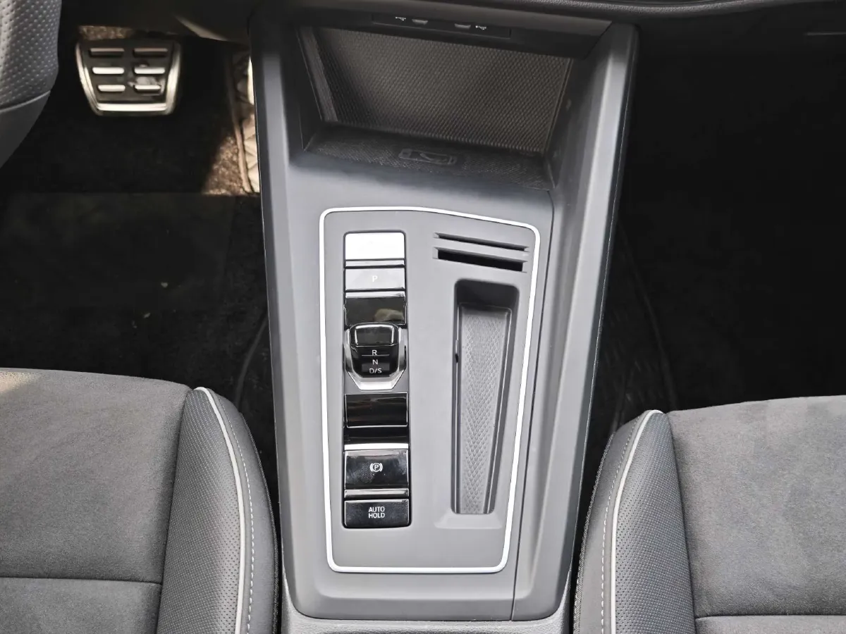 2023 Volkswagen Golf 1.4T 150HP L4 7DCT,autocango,china used car exporter,china ev exporter,chinese used car exporter,chinese used ev exporter