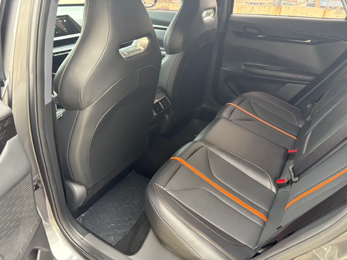 2024 ChangAn UNI-V 1.5T 188HP L4 7DCT,autocango,china used car exporter,china ev exporter,chinese used car exporter,chinese used ev exporter