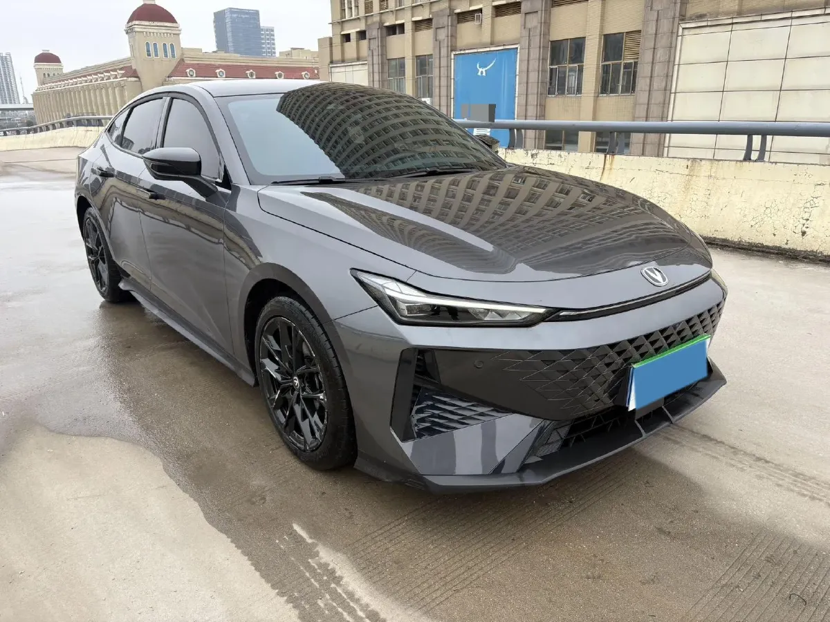 2024 ChangAn UNI-V 1.5T 188HP L4 7DCT,autocango,china used car exporter,china ev exporter,chinese used car exporter,chinese used ev exporter