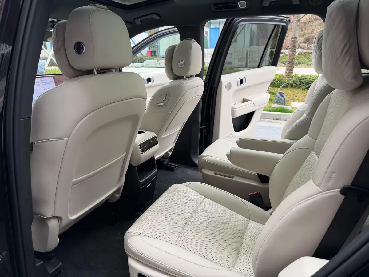 2024 Volvo S60 2.0T 197HP L4 7DCT,autocango,china used car exporter,china ev exporter,chinese used car exporter,chinese used ev exporter