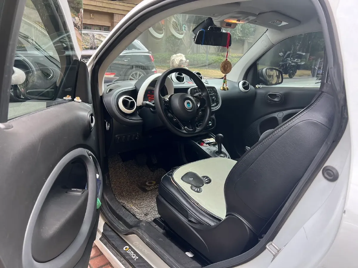 2015 Smart smart fortwo 1.0L 71HP L3 5AMT,autocango,china used car exporter,china ev exporter,chinese used car exporter,chinese used ev exporter