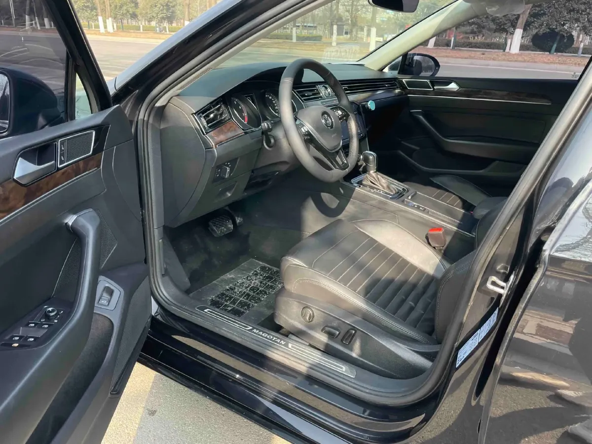 2019 Volkswagen Magotan 2.0T 186HP L4 7DCT,autocango,china used car exporter,china ev exporter,chinese used car exporter,chinese used ev exporter