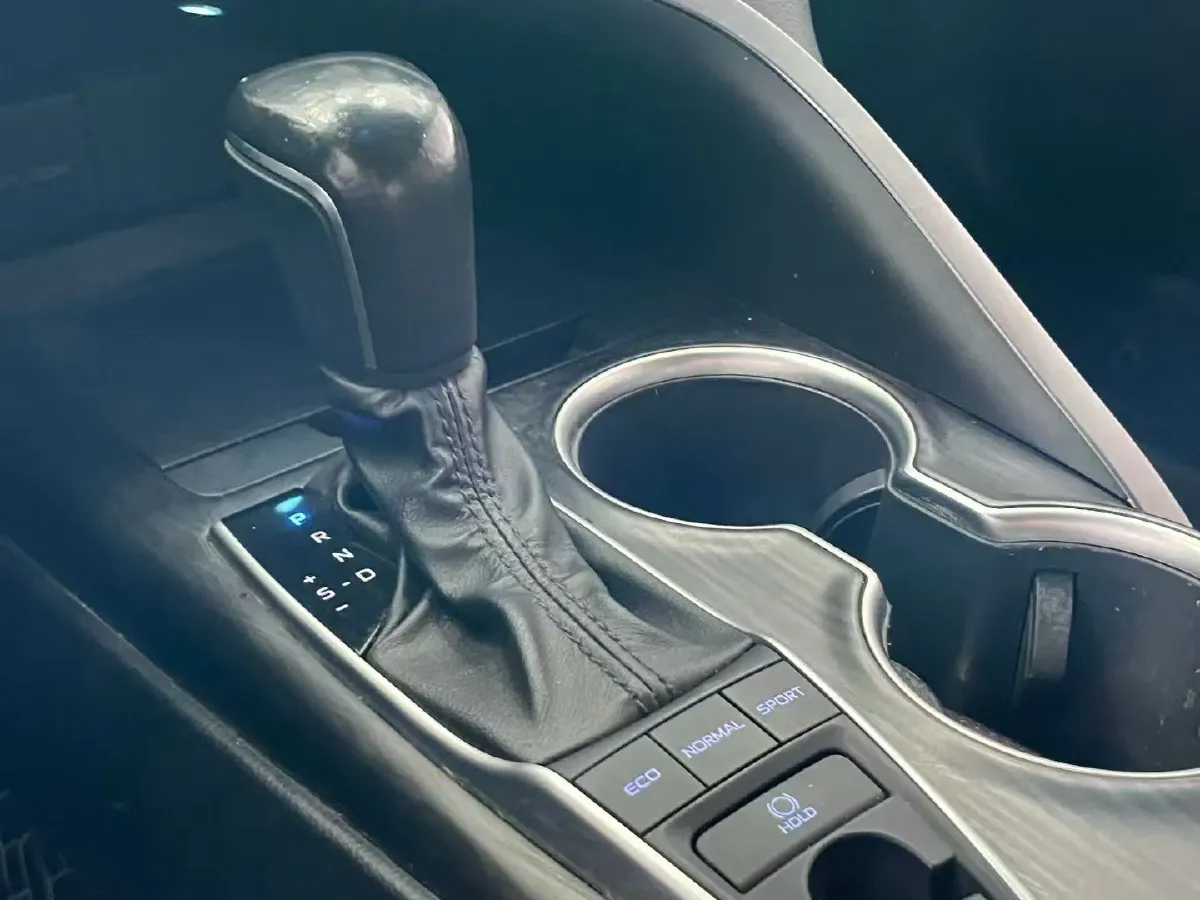 2021 Toyota Camry 2.5L 209HP L4 8AT,autocango,china used car exporter,china ev exporter,chinese used car exporter,chinese used ev exporter