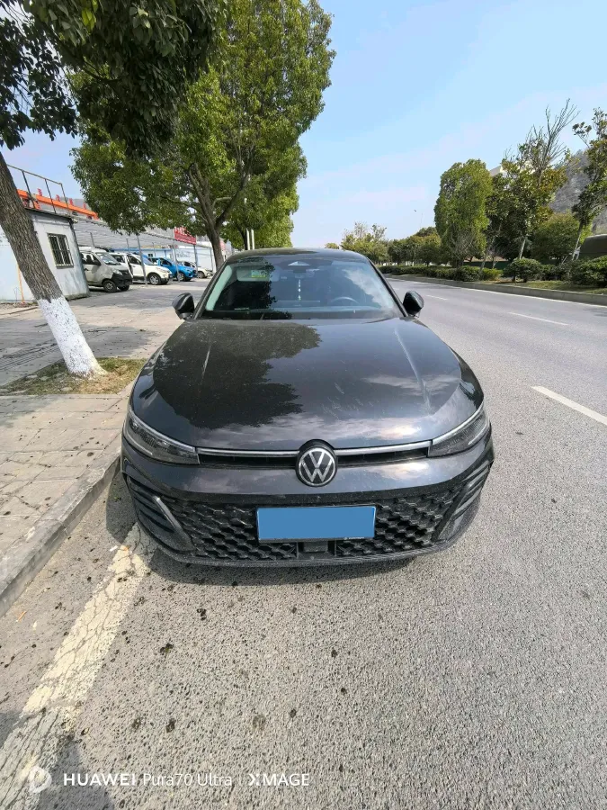 2025 Volkswagen Passat 2.0T 220HP L4 7DCT,autocango,china used car exporter,china ev exporter,chinese used car exporter,chinese used ev exporter