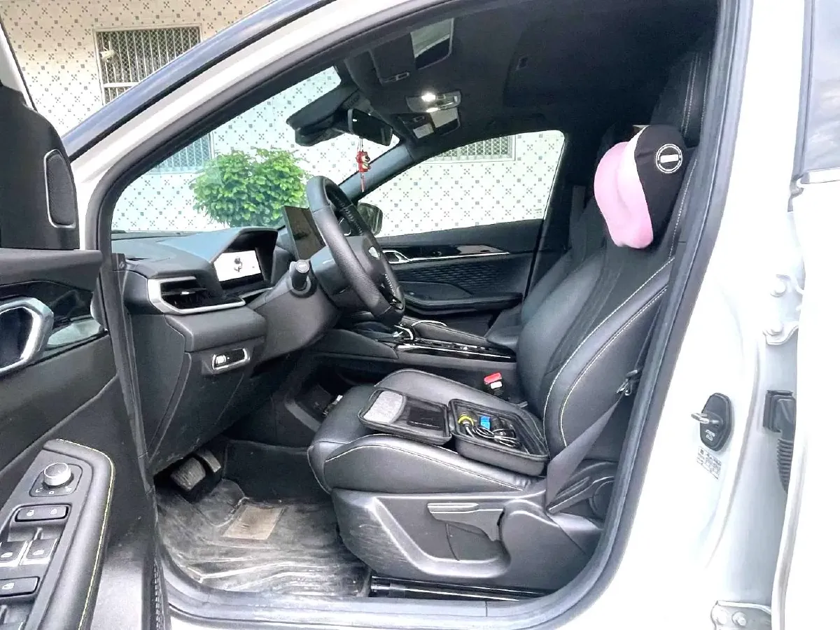 2025 Geely Coolray 1.5T 181HP L4 7DCT,autocango,china used car exporter,china ev exporter,chinese used car exporter,chinese used ev exporter