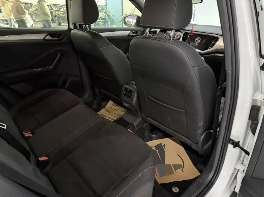 2022 Volkswagen T-Roc 1.4T 150HP L4 7DCT,autocango,china used car exporter,china ev exporter,chinese used car exporter,chinese used ev exporter