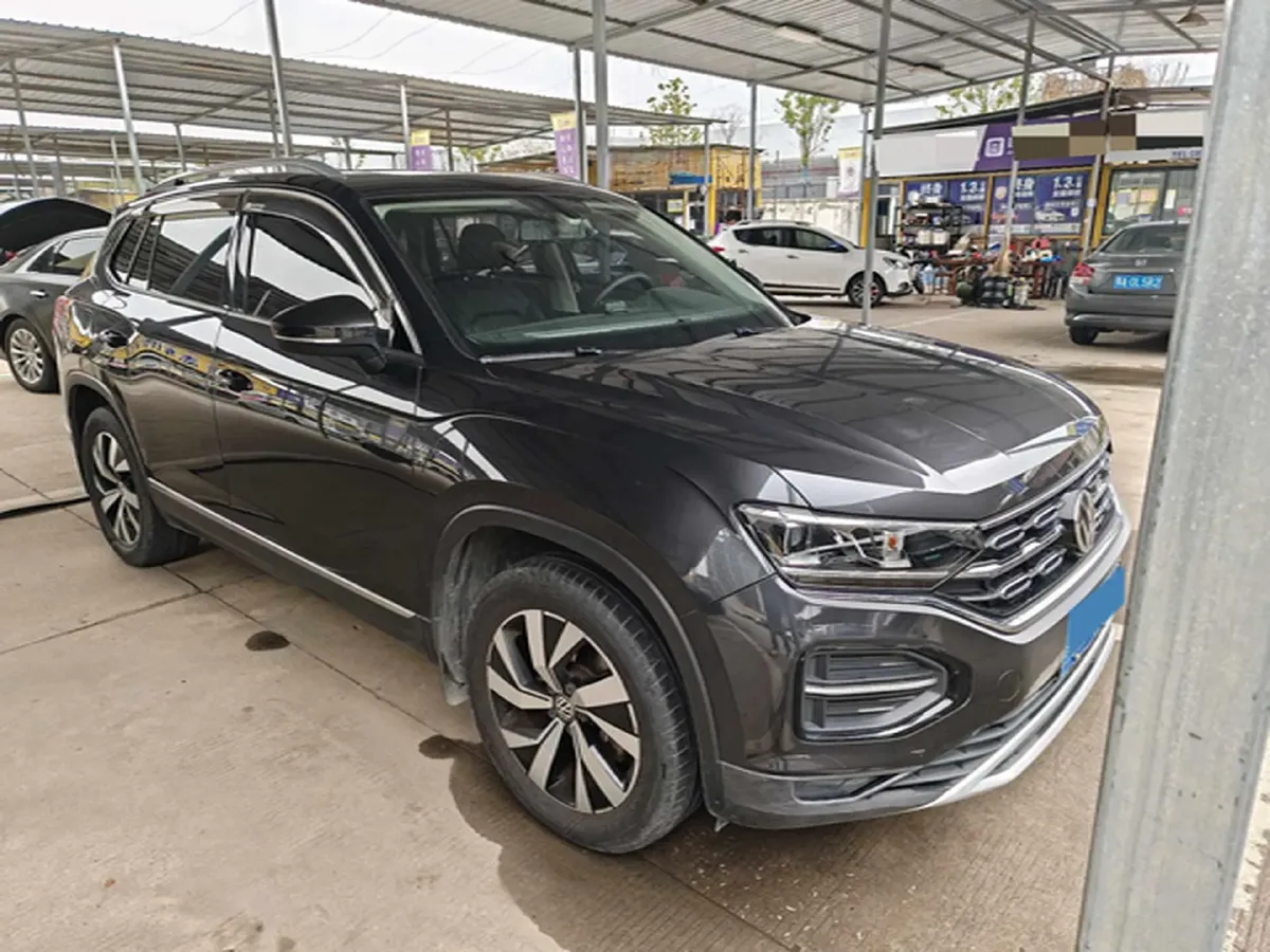 2019 Jeep Cherokee 2.0T 234HP L4 9AT,autocango,china used car exporter,china ev exporter,chinese used car exporter,chinese used ev exporter