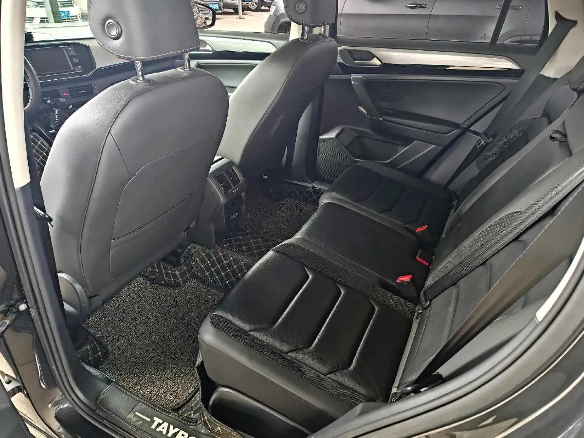 2019 Jeep Cherokee 2.0T 234HP L4 9AT,autocango,china used car exporter,china ev exporter,chinese used car exporter,chinese used ev exporter