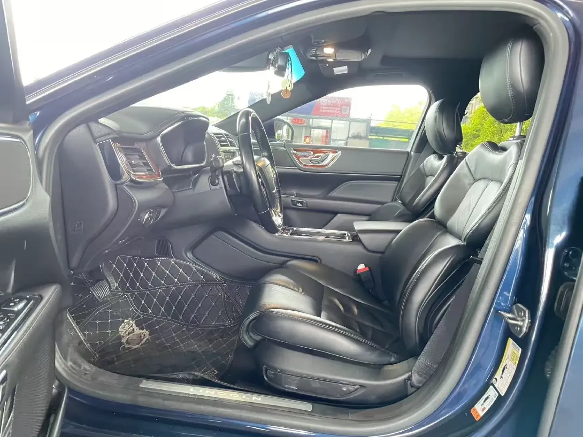 2017 Lincoln Continental 2.0T 261HP L4 6AT,autocango,china used car exporter,china ev exporter,chinese used car exporter,chinese used ev exporter