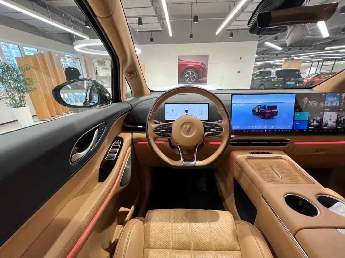 2025 Voyah Dream 1.5T 150HP L4 PHEV 41.7KWH,autocango,china used car exporter,china ev exporter,chinese used car exporter,chinese used ev exporter