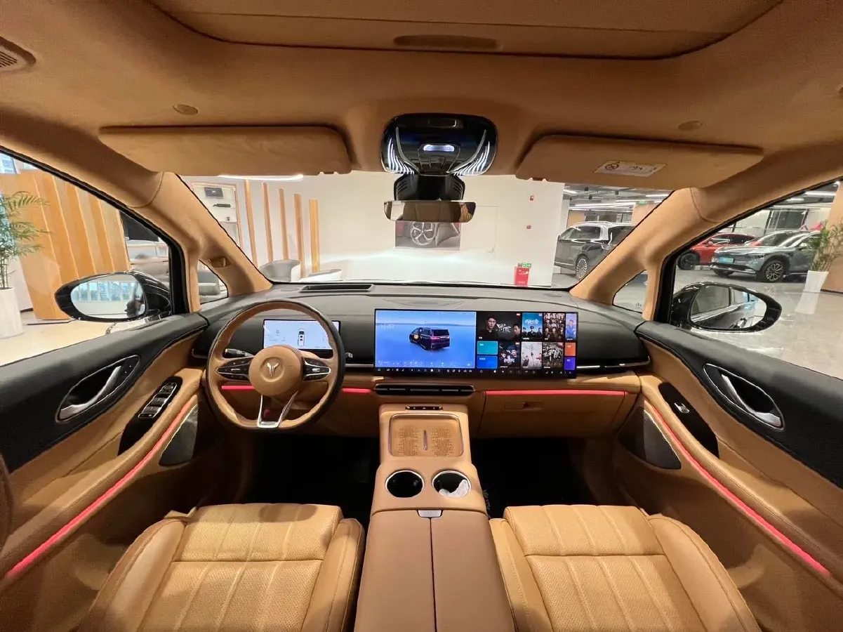 2025 Voyah Dream 1.5T 150HP L4 PHEV 41.7KWH,autocango,china used car exporter,china ev exporter,chinese used car exporter,chinese used ev exporter