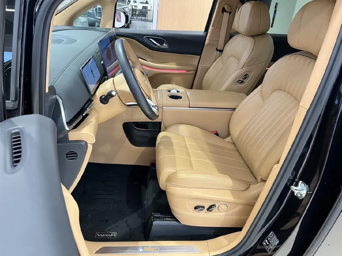 2025 Voyah Dream 1.5T 150HP L4 PHEV 41.7KWH,autocango,china used car exporter,china ev exporter,chinese used car exporter,chinese used ev exporter