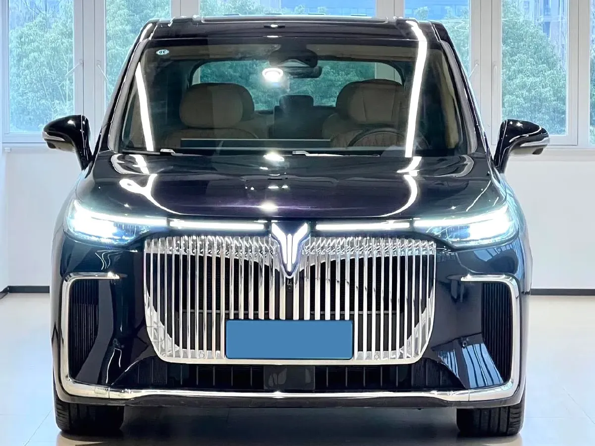2025 Voyah Dream 1.5T 150HP L4 PHEV 41.7KWH,autocango,china used car exporter,china ev exporter,chinese used car exporter,chinese used ev exporter