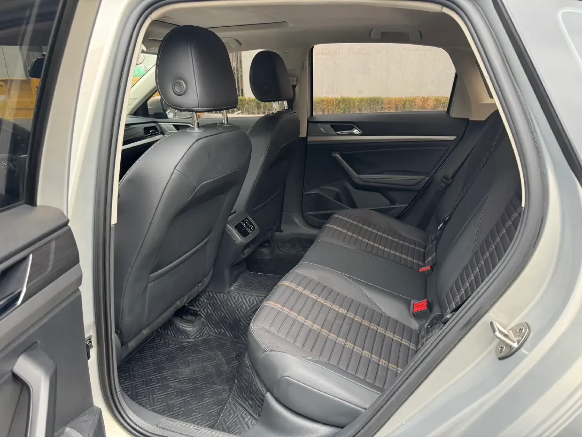 2018 Skoda Karoq 1.4T 150HP L4 7DCT,autocango,china used car exporter,china ev exporter,chinese used car exporter,chinese used ev exporter