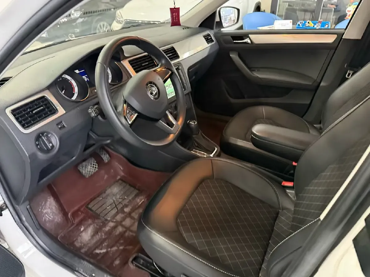 2019 Skoda Rapid Spaceback 1.5L 110HP L4 6AT,autocango,china used car exporter,china ev exporter,chinese used car exporter,chinese used ev exporter