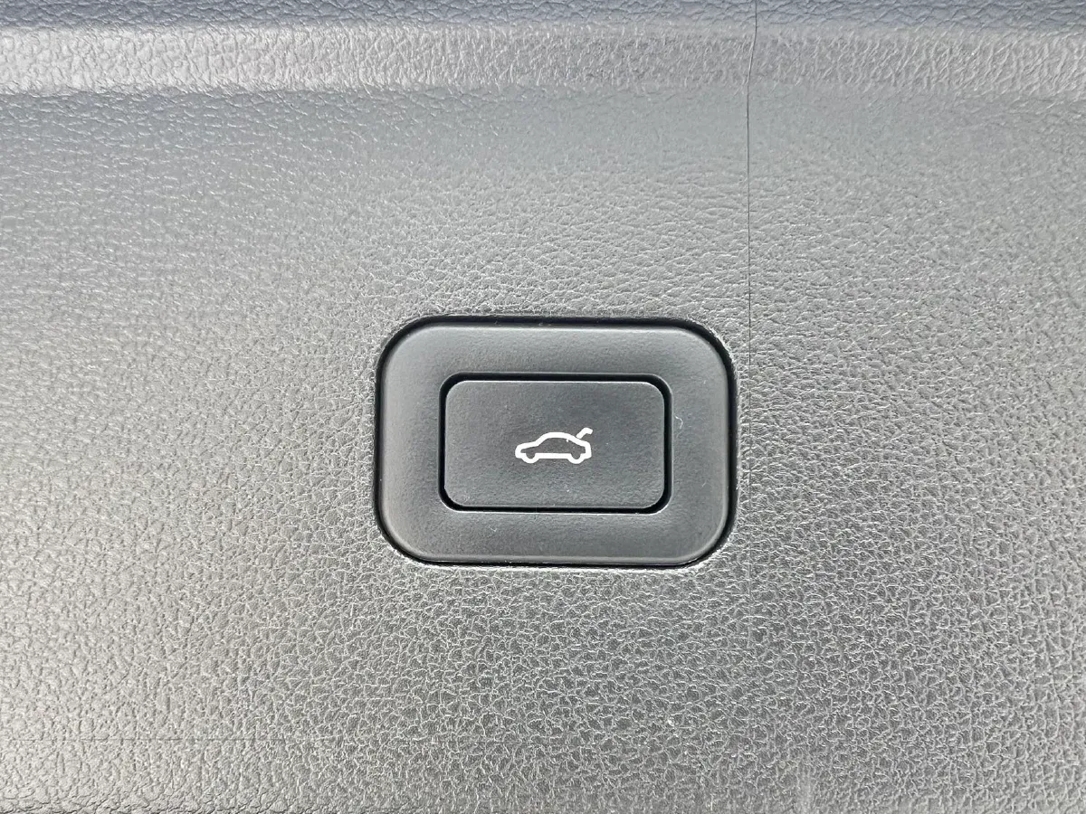 2022 HongQi HS5 2.0T 224HP L4 6AT,autocango,china used car exporter,china ev exporter,chinese used car exporter,chinese used ev exporter