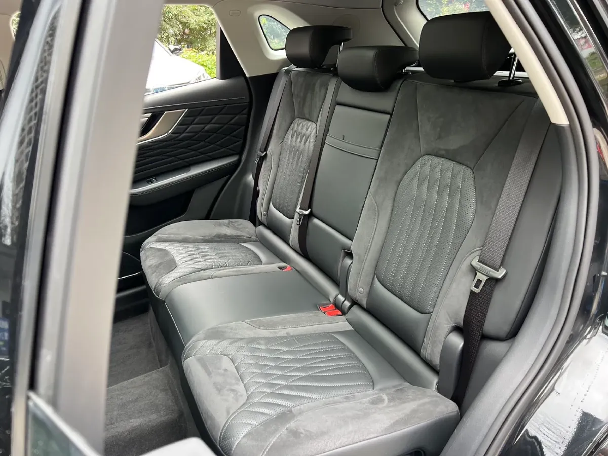 2022 HongQi HS5 2.0T 224HP L4 6AT,autocango,china used car exporter,china ev exporter,chinese used car exporter,chinese used ev exporter