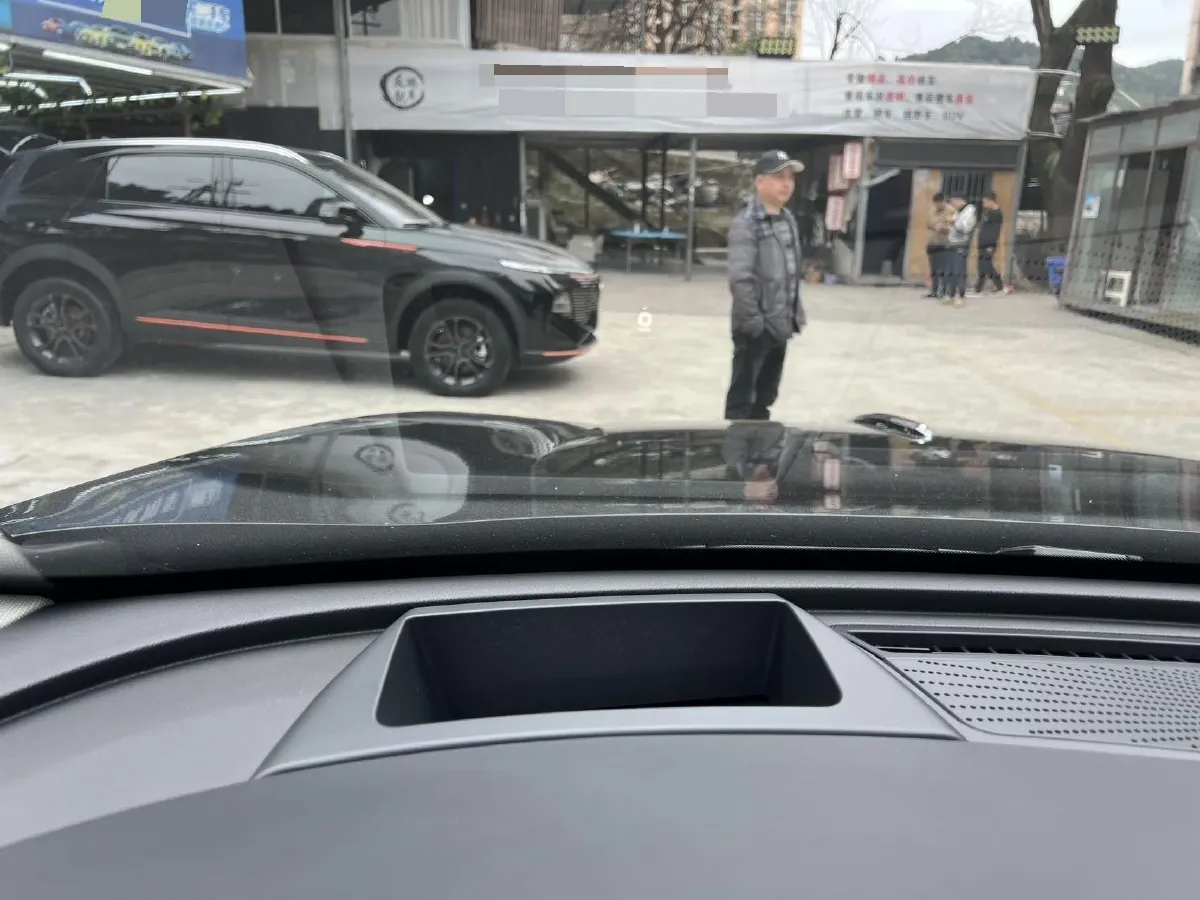 2022 HongQi HS5 2.0T 224HP L4 6AT,autocango,china used car exporter,china ev exporter,chinese used car exporter,chinese used ev exporter