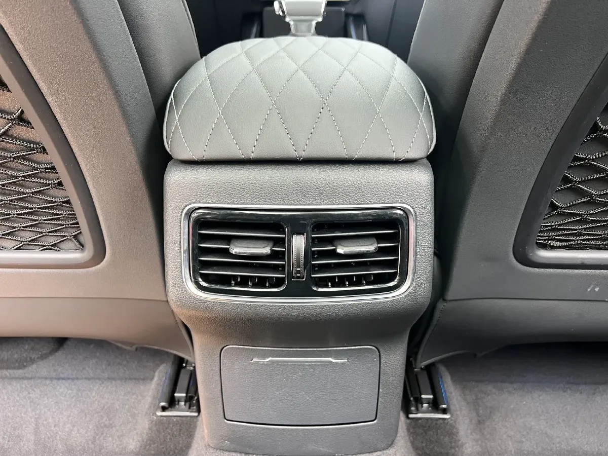 2022 HongQi HS5 2.0T 224HP L4 6AT,autocango,china used car exporter,china ev exporter,chinese used car exporter,chinese used ev exporter