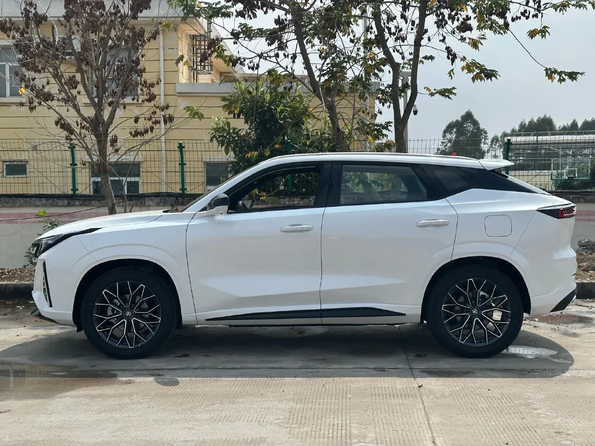 2025 ChangAn UNI-Z 1.5L 98HP L4 E-CVT PHEV,autocango,china used car exporter,china ev exporter,chinese used car exporter,chinese used ev exporter