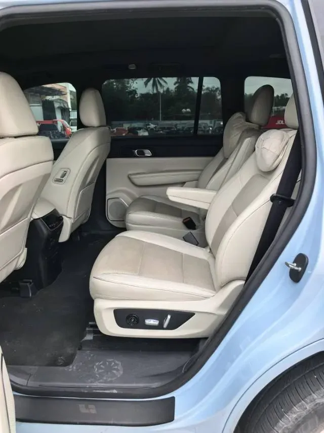 2021 Li ONE Range Extended 131HP REEV 40.5KWH,autocango,china used car exporter,china ev exporter,chinese used car exporter,chinese used ev exporter