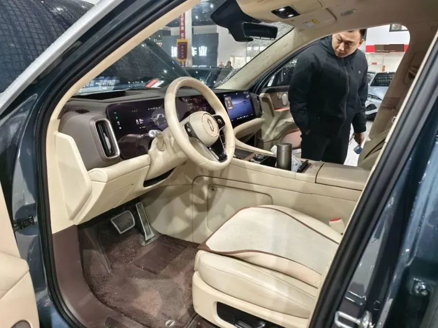 2024 AITO AITO M9 1.5T 152HP L4 REEV 42KWH,autocango,china used car exporter,china ev exporter,chinese used car exporter,chinese used ev exporter