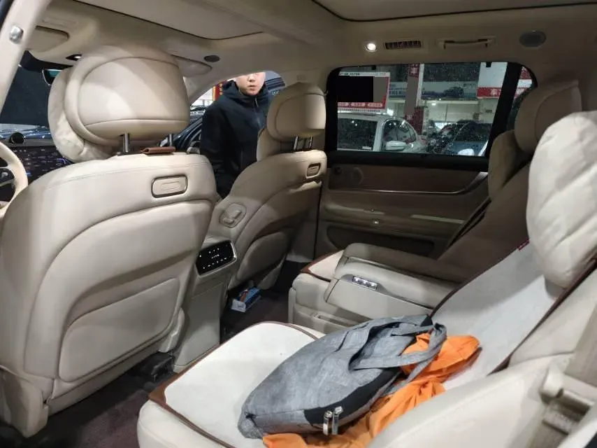 2024 AITO AITO M9 1.5T 152HP L4 REEV 42KWH,autocango,china used car exporter,china ev exporter,chinese used car exporter,chinese used ev exporter