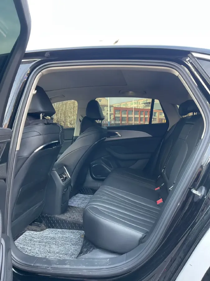 2023 HongQi H5 2.0T 224HP L4 8AT,autocango,china used car exporter,china ev exporter,chinese used car exporter,chinese used ev exporter