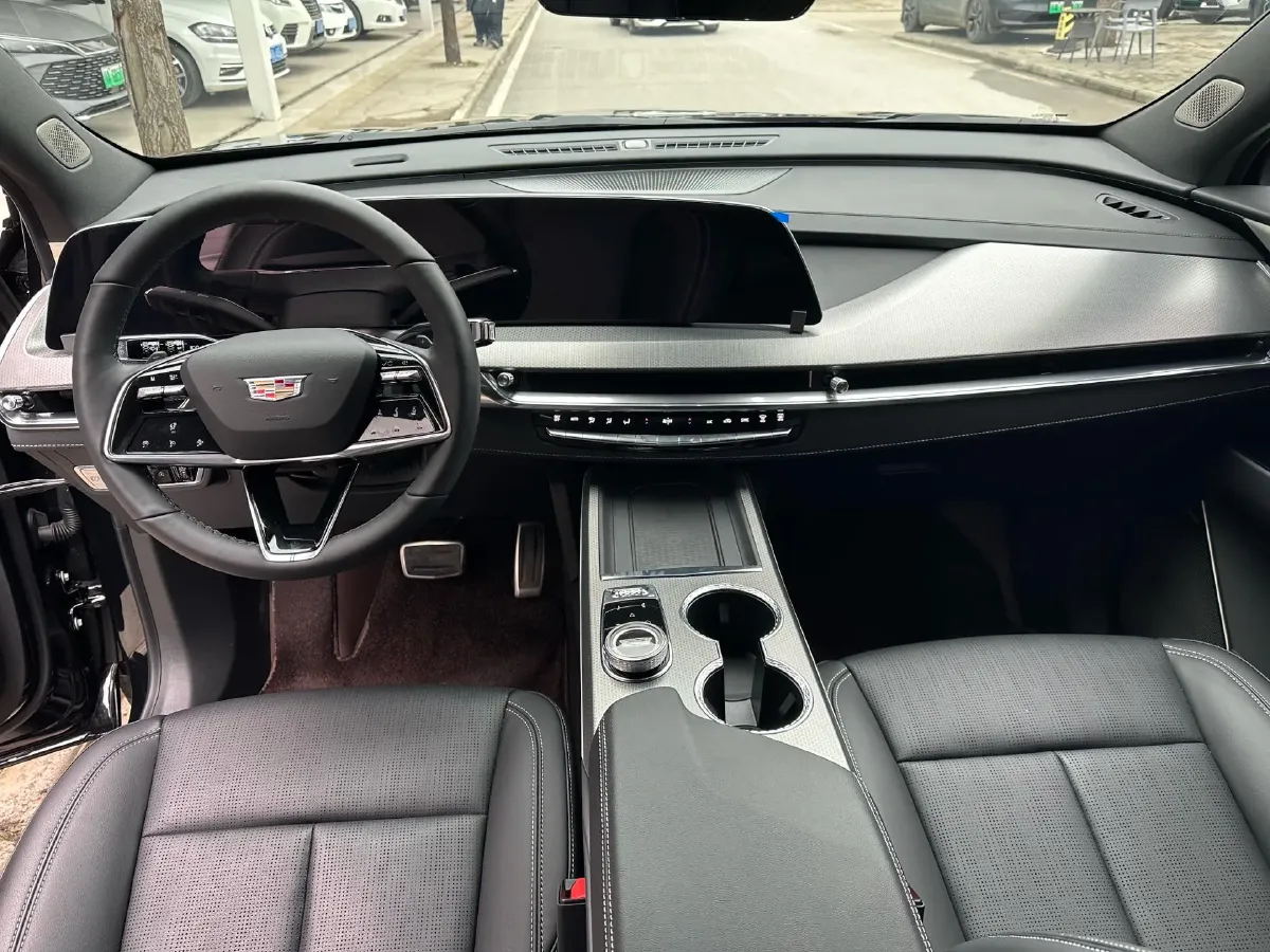 2025 Cadillac XT5 2.0T 237HP L4 9AT,autocango,china used car exporter,china ev exporter,chinese used car exporter,chinese used ev exporter