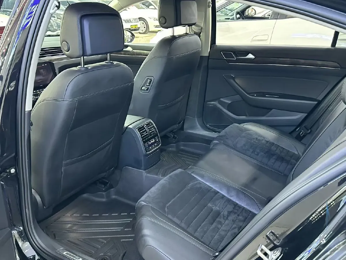 2017 Volkswagen Magotan 1.8T 180HP L4 7DCT,autocango,china used car exporter,china ev exporter,chinese used car exporter,chinese used ev exporter