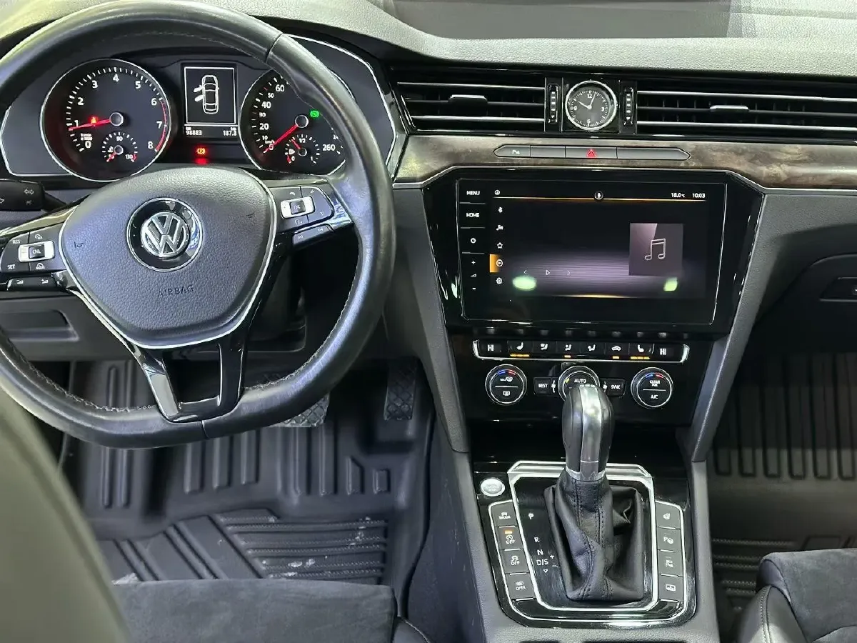 2017 Volkswagen Magotan 1.8T 180HP L4 7DCT,autocango,china used car exporter,china ev exporter,chinese used car exporter,chinese used ev exporter