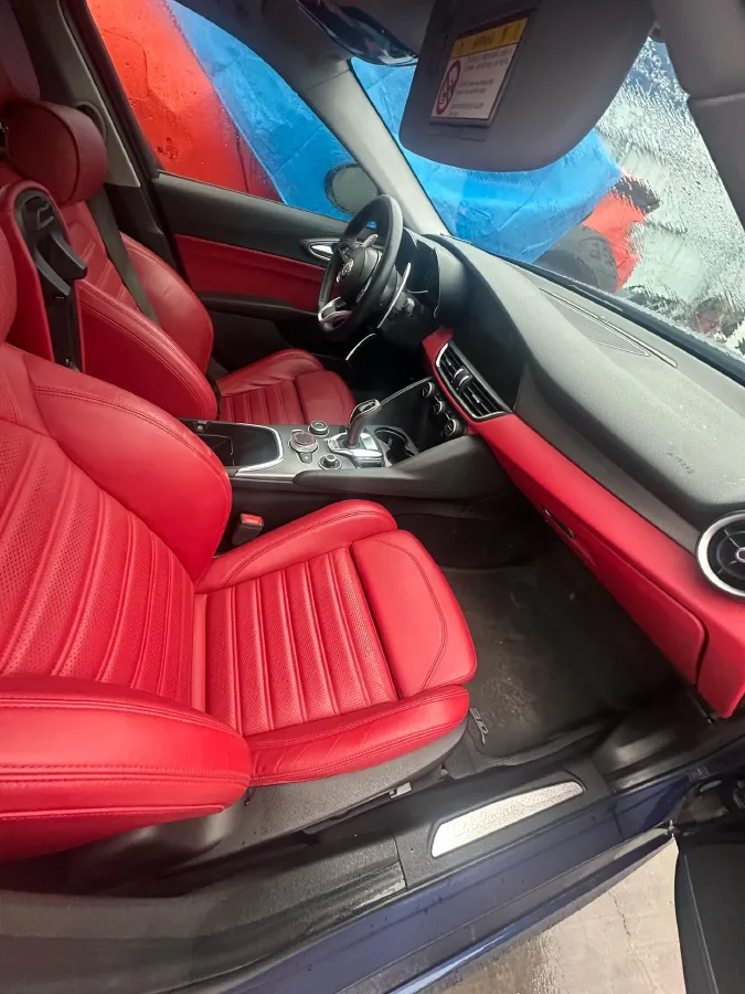 2020 Alfa Romeo Stelvio 2.0T 280HP L4 8AT,autocango,china used car exporter,china ev exporter,chinese used car exporter,chinese used ev exporter