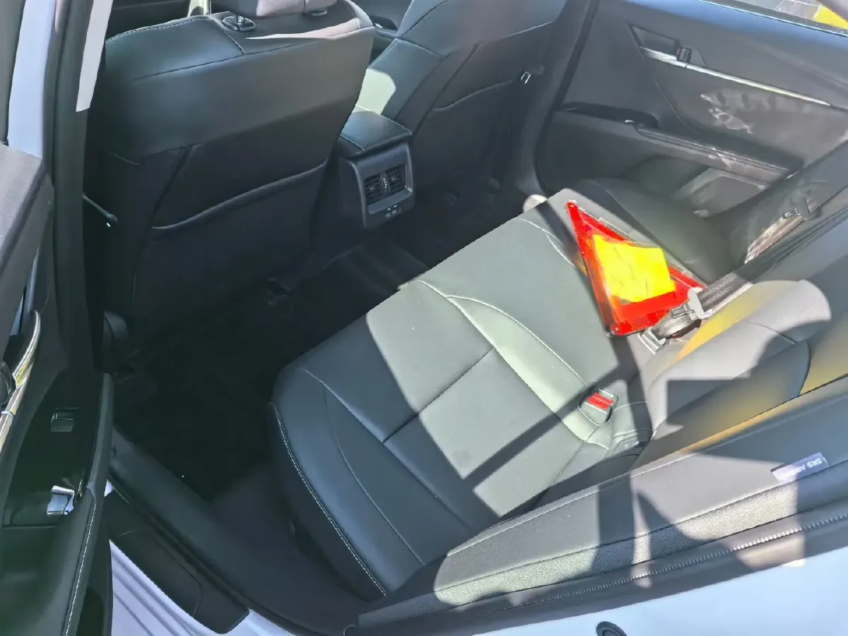 2026 Toyota Camry 2.0L 152HP L4 E-CVT Hybrid,autocango,china used car exporter,china ev exporter,chinese used car exporter,chinese used ev exporter