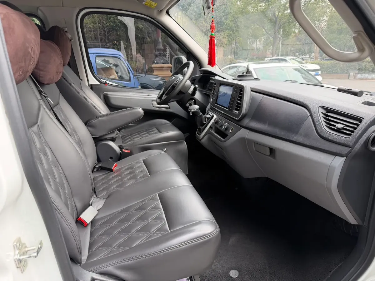 2021 MAXUS XinTu V80 2.0T 139HP L4 6MT,autocango,china used car exporter,china ev exporter,chinese used car exporter,chinese used ev exporter