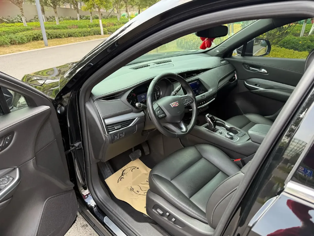 2020 Cadillac XT4 2.0T 241HP L4 9AT,autocango,china used car exporter,china ev exporter,chinese used car exporter,chinese used ev exporter