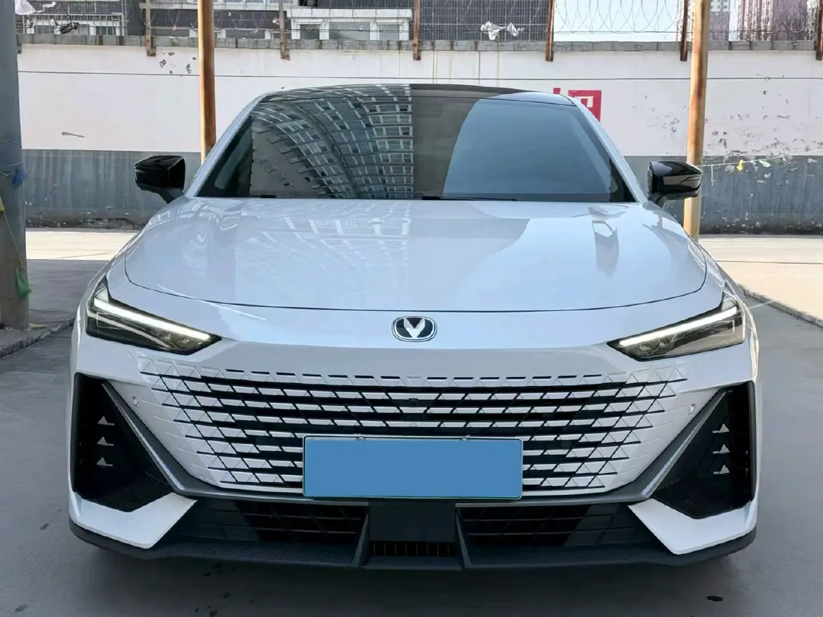 2023 ChangAn UNI-V iDD 1.5T 170HP L4 6TCT PHEV 18.4KWH,autocango,china used car exporter,china ev exporter,chinese used car exporter,chinese used ev exporter