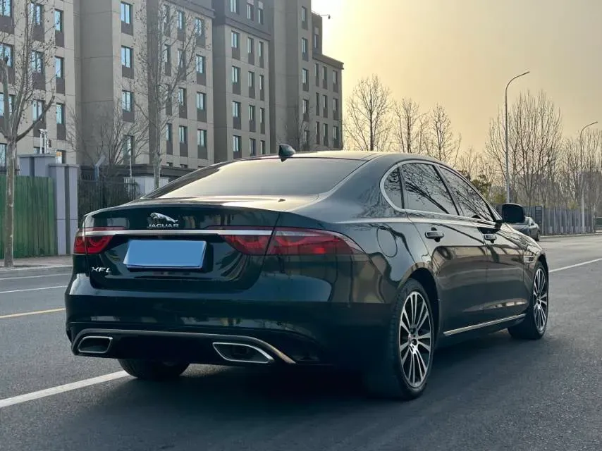 2021 Jaguar XFL 2.0T 250HP L4 8AT,autocango,china used car exporter,china ev exporter,chinese used car exporter,chinese used ev exporter